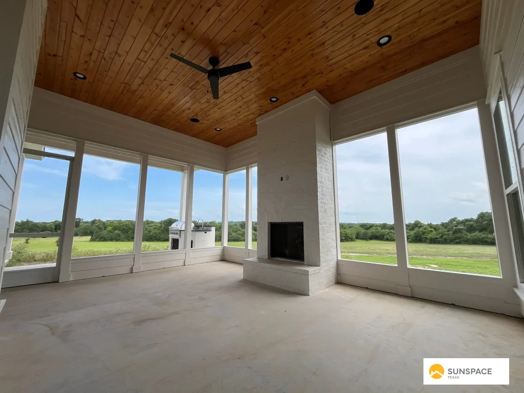 Model 100 Sunroom with White Screen in Navasota